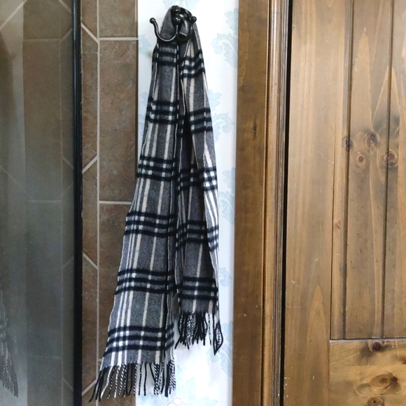 Burberry cashmere scarf authentic. Nwot - Picture 1 of 4